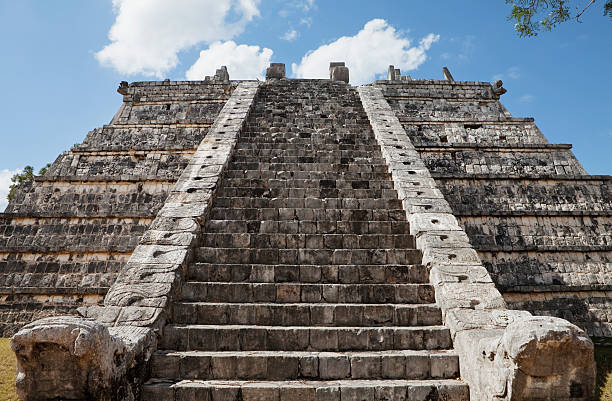 pirâmide de degraus - chichen itza mayan mexico steps - fotografias e filmes do acervo