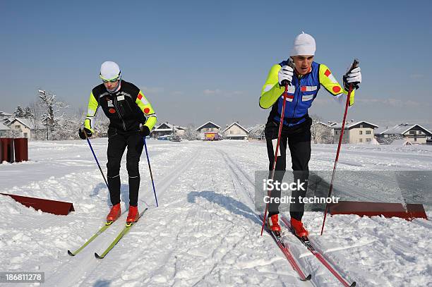 Krzyż Kraju Narciarzy Trenować Sprint - zdjęcia stockowe i więcej obrazów Biegi narciarskie - Biegi narciarskie, Czynność, Dorosły