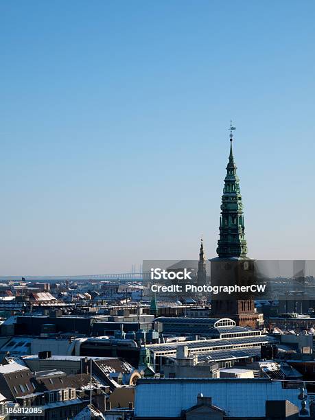 Photo libre de droit de Horizon De Copenhague Grâce À La Suède Dans Larrièreplan banque d'images et plus d'images libres de droit de Bâtiment vu de l'extérieur