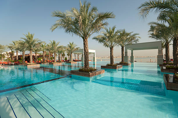 리조트 수영장 됩니다. 도서지역 - dubai united arab emirates hotel luxury 뉴스 사진 이미지