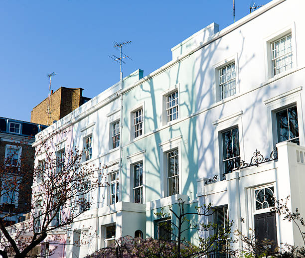 london architecture: pastel coloured notting hill houses - real madri chelsea 個照片及圖片檔