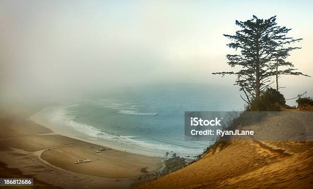 Foto de Costa De Oregon In The Fog e mais fotos de stock de Areia - Areia, Baía, Beleza natural - Natureza
