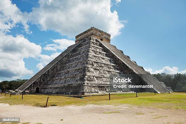 Kukulkanpyramide Stockfoto und mehr Bilder von Alt - Alt, Antike Kultur, Antiker Gegenstand