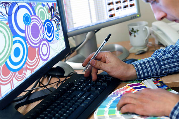 انتخاب رنگ توسط طراح گرافیک