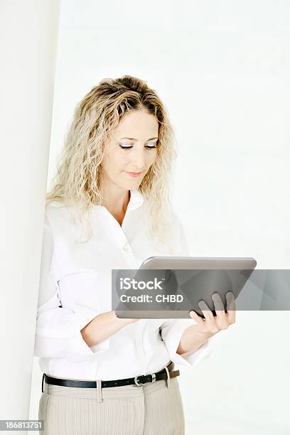 Mujer De Negocios Foto de stock y más banco de imágenes de Adulto - Adulto, Adulto de mediana edad, Belleza