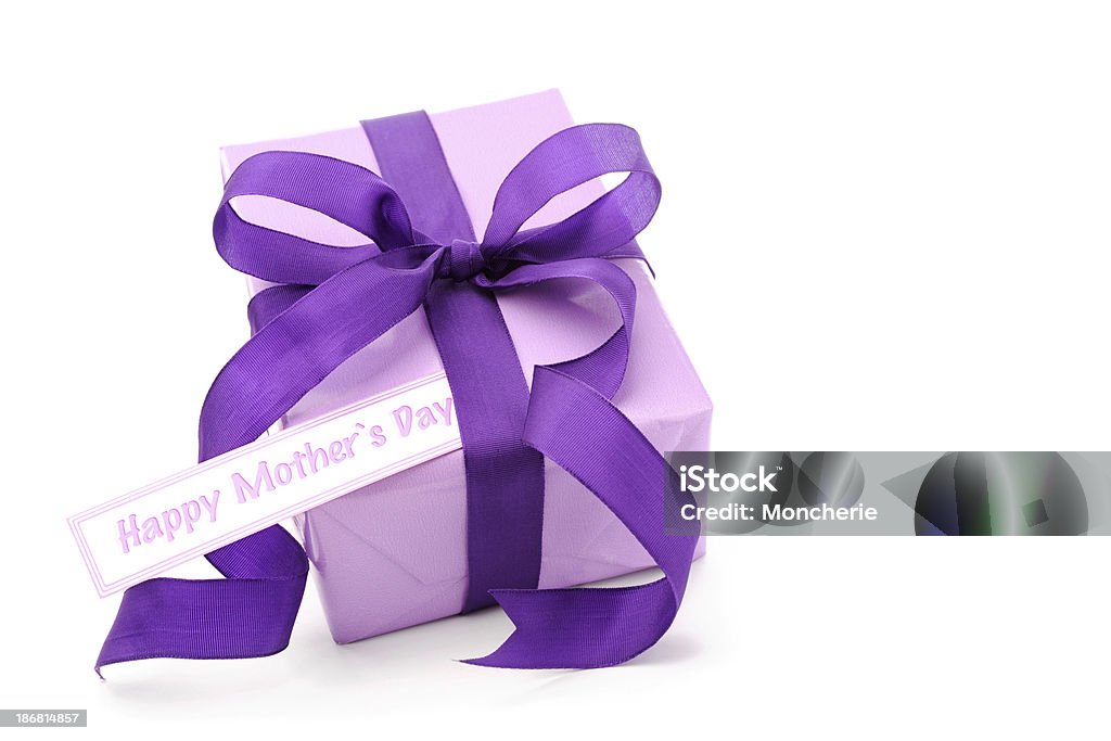 Фиолетовый Подарочная коробка с карты День матери» - Стоковые фото День матери роялти-фри