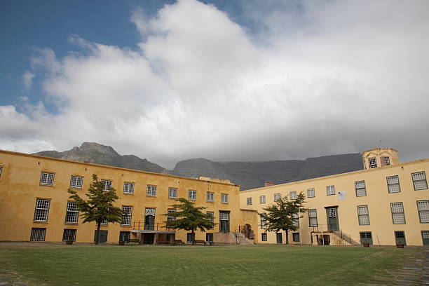 istock Castle of Good Hope and Table mountain 186815122