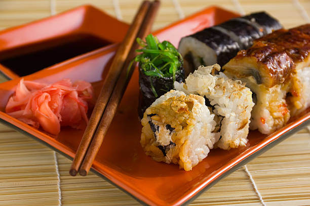 sushi - japanese cuisine appetizer gourmet caviar stock-fotos und bilder