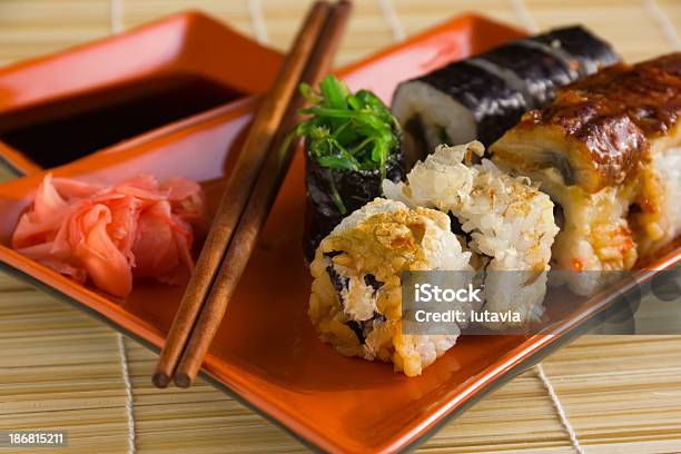 Sushi - Fotografias de stock e mais imagens de Abacate - Abacate, Alga marinha, Alimentação Não-saudável