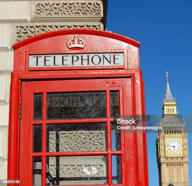 Budki Telefonicznej W Londynie Z Big Bena W Tle - zdjęcia stockowe i więcej obrazów Anglia - Anglia, Architektura, Automat telefoniczny