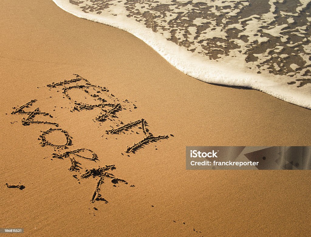 Trabalho de equipe mensagem na areia - Foto de stock de Mar royalty-free