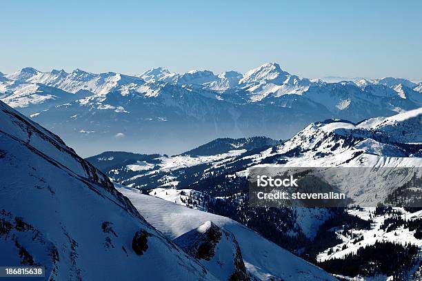 Alpes Foto de stock y más banco de imágenes de Actividad - Actividad, Alpes Europeos, Alpes suizos