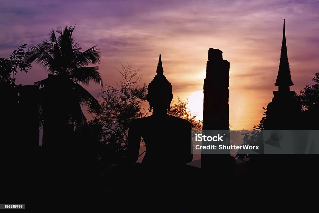 Templo Wat Mahathat-Tailândia - Royalty-free Anoitecer Foto de stock