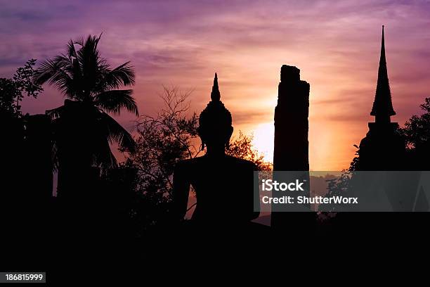 Templo Wat Mahathattailândia - Fotografias de stock e mais imagens de Anoitecer - Anoitecer, Antigo, Ao Ar Livre