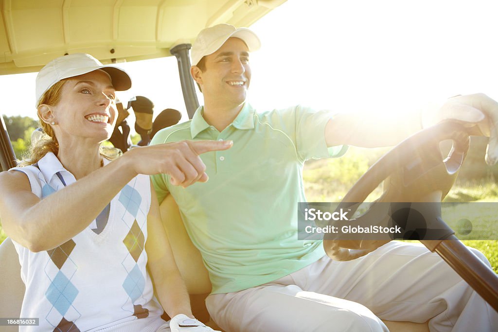 Jazda w dół w polu golfowym - Zbiór zdjęć royalty-free (Golf - Sport)