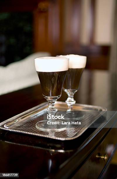 Irish Coffee - Fotografie stock e altre immagini di Liquore di caffé - Liquore di caffé, Biblioteca, Cocktail