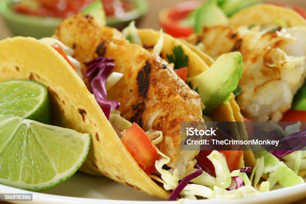 Taco Di Pesce - Fotografie stock e altre immagini di Alimentazione sana - Alimentazione sana, Alla griglia, Avocado