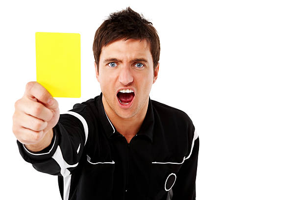 árbitro mostrando o cartão em branco amarelo - adjudicator - fotografias e filmes do acervo