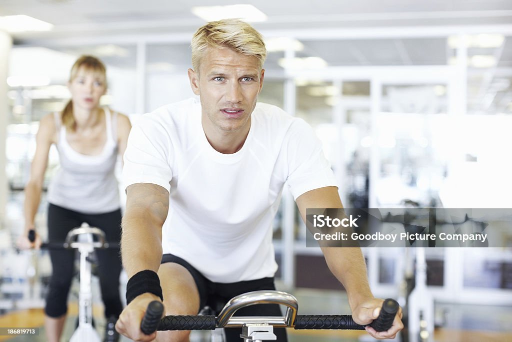 Homme cyclisme pour de remis'en forme - Photo de Adulte libre de droits