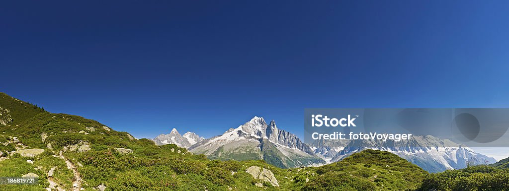 Idílico vista panorámica de las montañas de fondo de verano - Foto de stock de Aguja del Dru libre de derechos