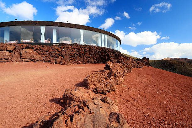 restaurante de timanfaya np - parque nacional de timanfaya fotografías e imágenes de stock