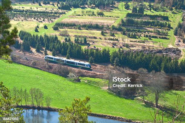 Zug In Der Valleyvogtlandbahn Stockfoto und mehr Bilder von Deutschland - Deutschland, Bahngleis, Eisenbahn