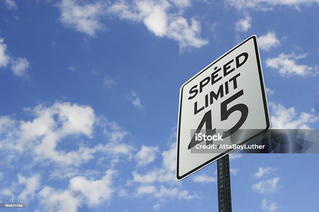 Знак ограничения скорости - Стоковые фото Знак ограничения скорости роял�ти-фри