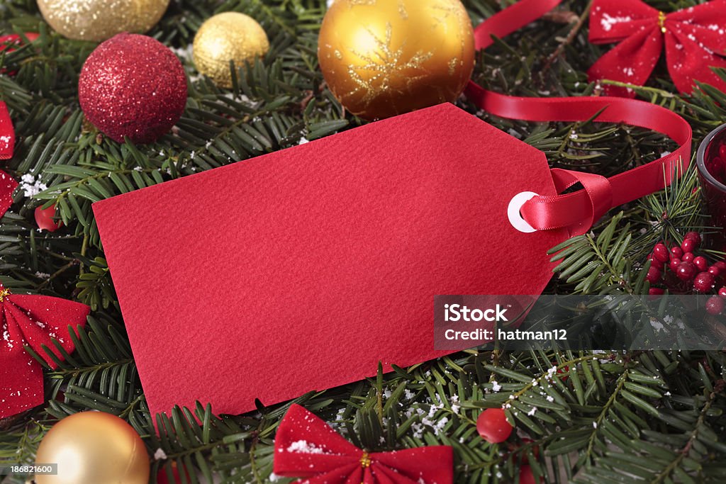 Rojo tarjeta de regalo con decoración - Foto de stock de Navidad libre de derechos
