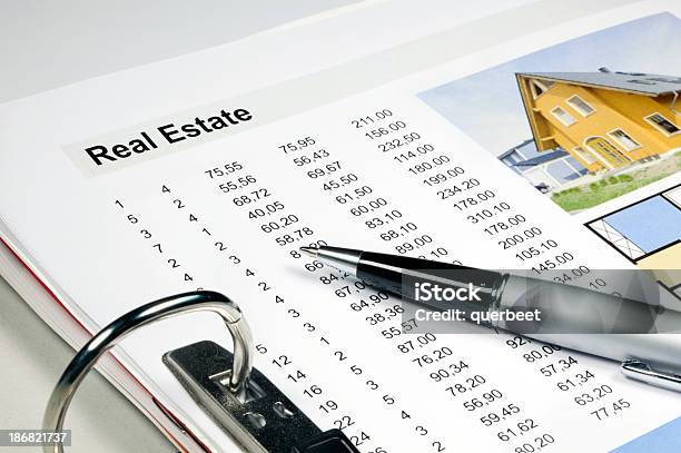 Immobilienordner Mit Daten Stockfoto und mehr Bilder von Aktenmappe - Aktenmappe, Immobilie, Kaufen