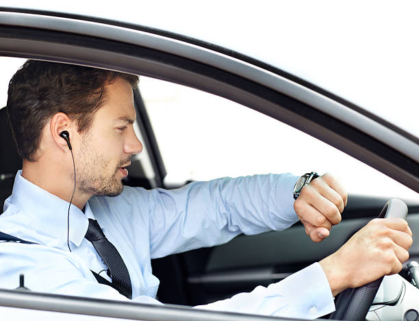 al momento giusto - car driving businessman hands free device foto e immagini stock