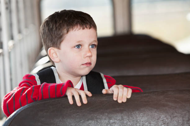 ragazzo di scuola di equitazione autobus - sc0536 foto e immagini stock