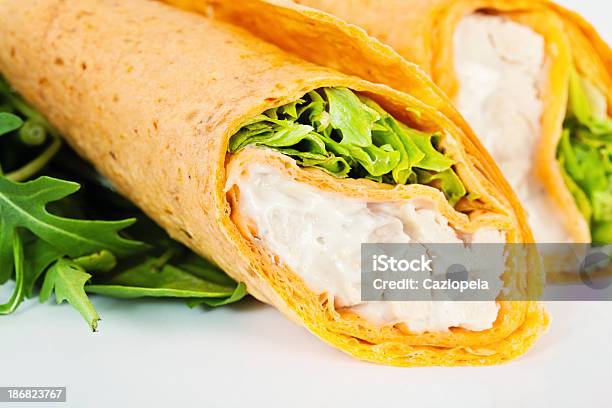 チキンサラダサンドイッチラップ - ホウレンソウのストックフォトや画像を多数ご用意 - ホウレンソウ, ラップサンド, 鶏肉