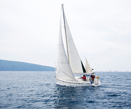 Sailing boat sailing on Lake Ontario, with downtown Toronto in the background