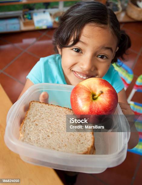 Niños Lunchbox Sanos Foto de stock y más banco de imágenes de Fiambrera - Fiambrera, Comida sana, Niño