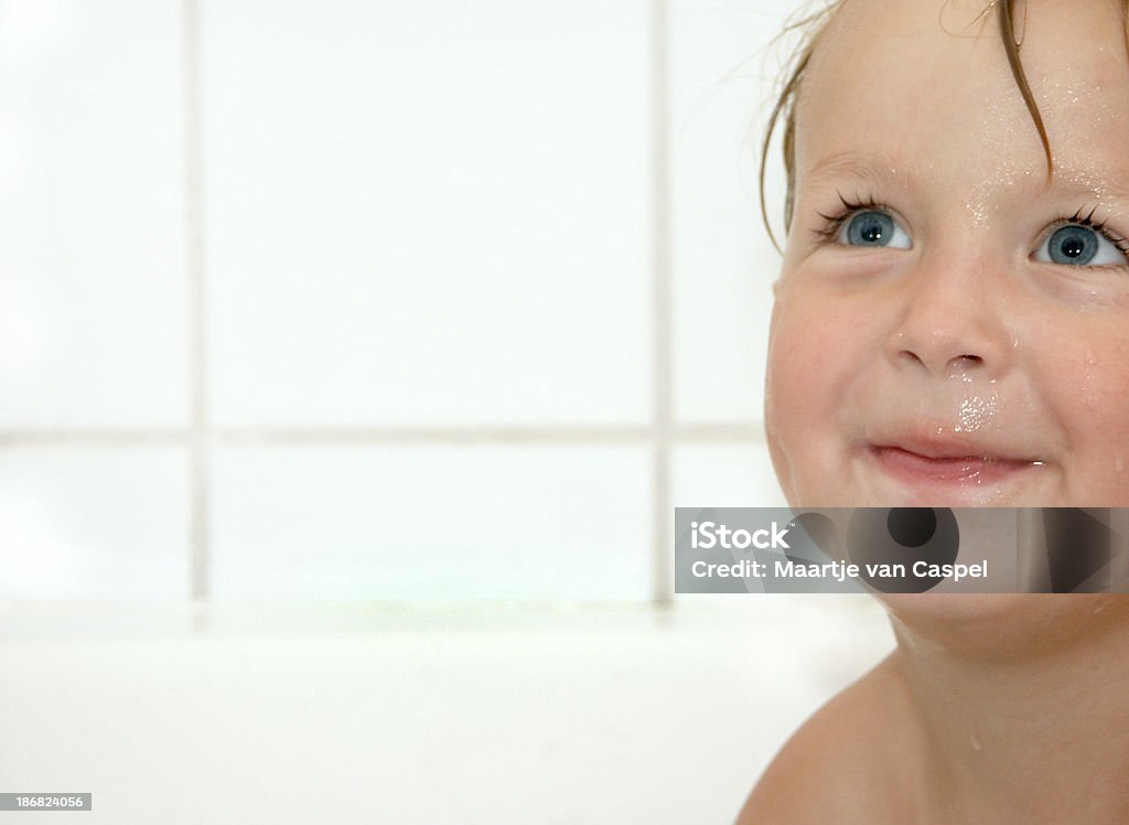 Mi hijo de tomar un baño 02 - Foto de stock de Agua libre de derechos