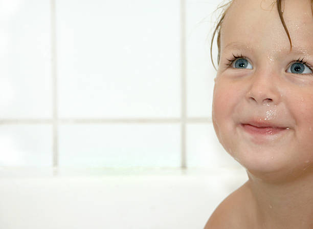 o meu filho tomar um banho 02 - hurricane felix imagens e fotografias de stock