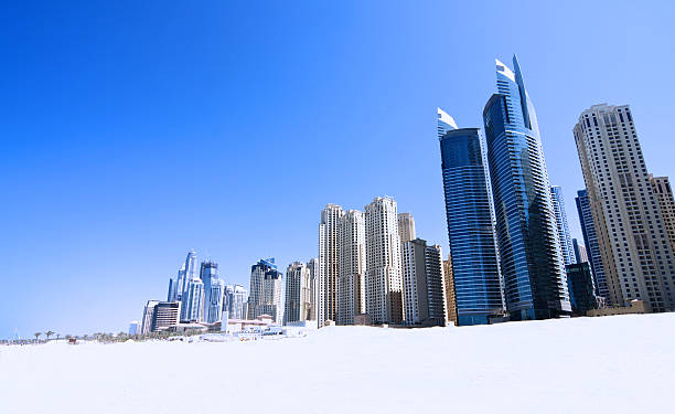 ジュメイラビーチと高層ビル - dubai wide angle lens apartment architecture ストックフォトと画像