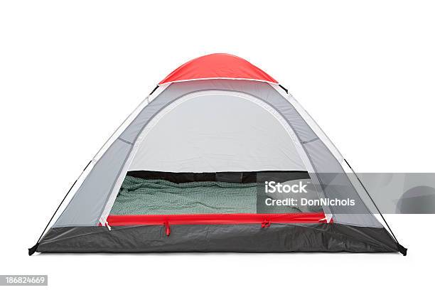 孤立した空のテント - キャンプするのストックフォトや画像を多数ご用意 - キャンプする, 白背景, テント