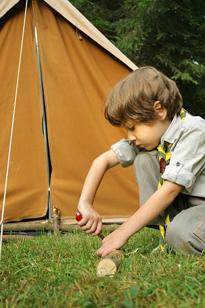 pequeno menino scout - 300 - fotografias e filmes do acervo