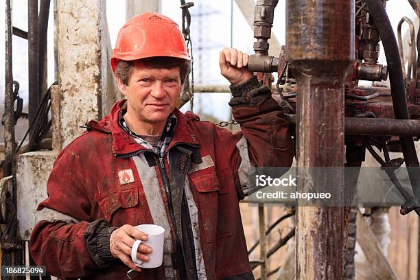 掘削アシスタントで石油掘削装置 - エンジニアのストックフォトや画像を多数ご用意 - エンジニア, 働く, 油田