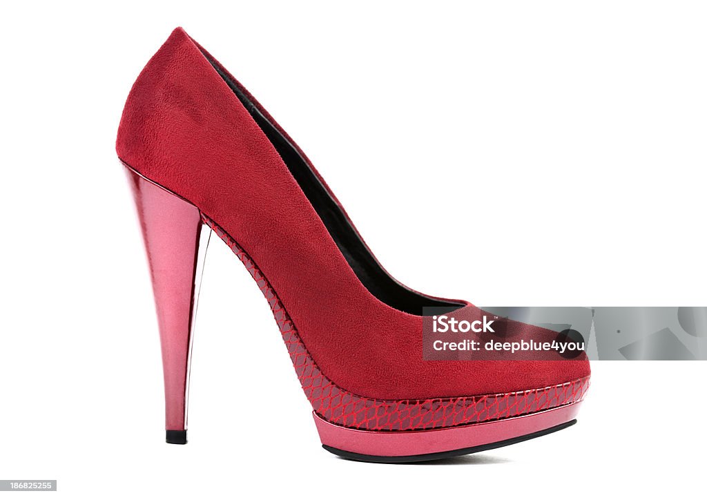 Один красный высокой пятки на белом - Стоковые фото Высокие каблуки роялти-фри
