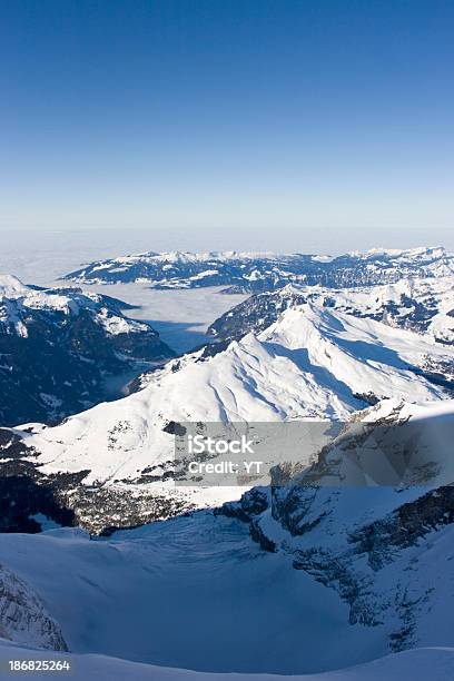 Regione Di Jungfrau - Fotografie stock e altre immagini di Alpi - Alpi, Alpi Bernesi, Ambientazione esterna