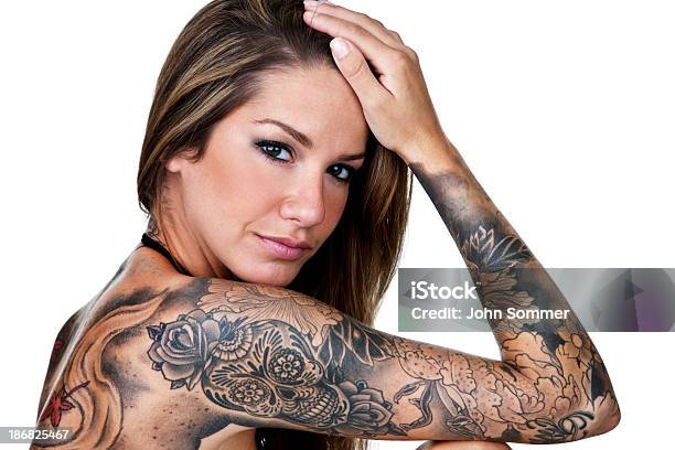 Foto de Linda Mulher Tattooed e mais fotos de stock de 20 Anos - 20 Anos, 20-24 Anos, Adorno Corporal