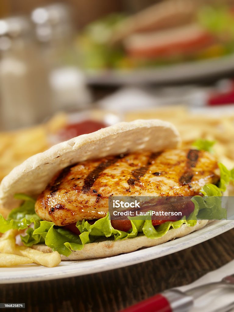 Hamburger di pollo BBQ - Foto stock royalty-free di Alimentazione non salutare