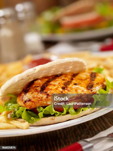 Hamburger Di Pollo Bbq - Fotografie stock e altre immagini di Alimentazione non salutare - Alimentazione non salutare, Alimentazione sana, Ambientazione interna
