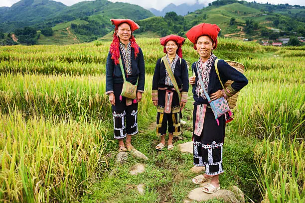 Photo of Vietnamese minority people - women from Red Dao hill tribe