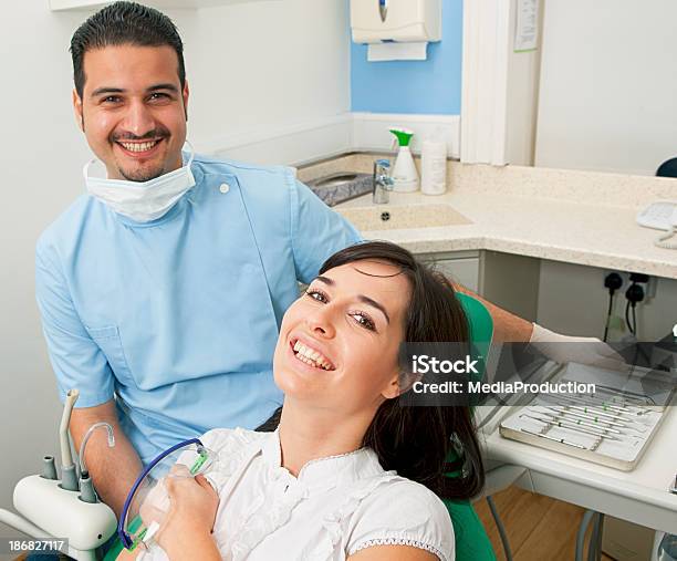 Foto de Dentista E Paciente e mais fotos de stock de 20 Anos - 20 Anos, Adulto, Autoconfiança