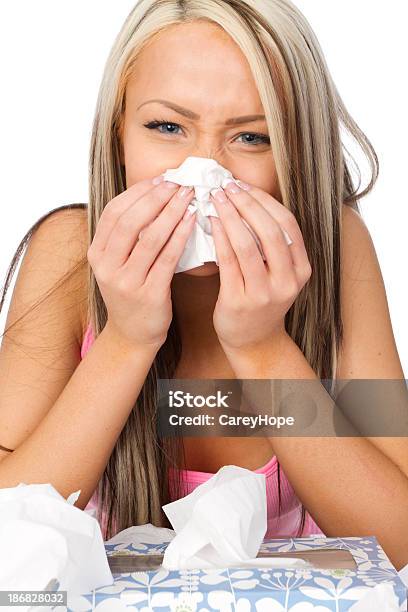 Ragazza Con Un Freddo - Fotografie stock e altre immagini di Adulto - Adulto, Allergia, Antigienico