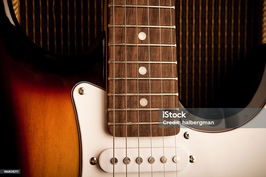 Clásico guitarra eléctrica y Amp vida - Foto de stock de Altavoz libre de derechos