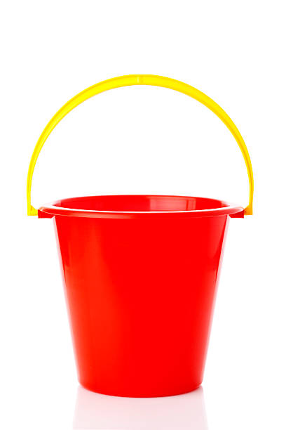 赤いバケット - sand bucket ストックフォトと画像
